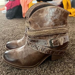 Corral boots
